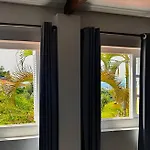 Explorer Bar - Classic Room