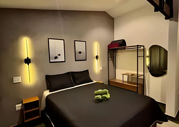 Explorer Bar - Classic Room